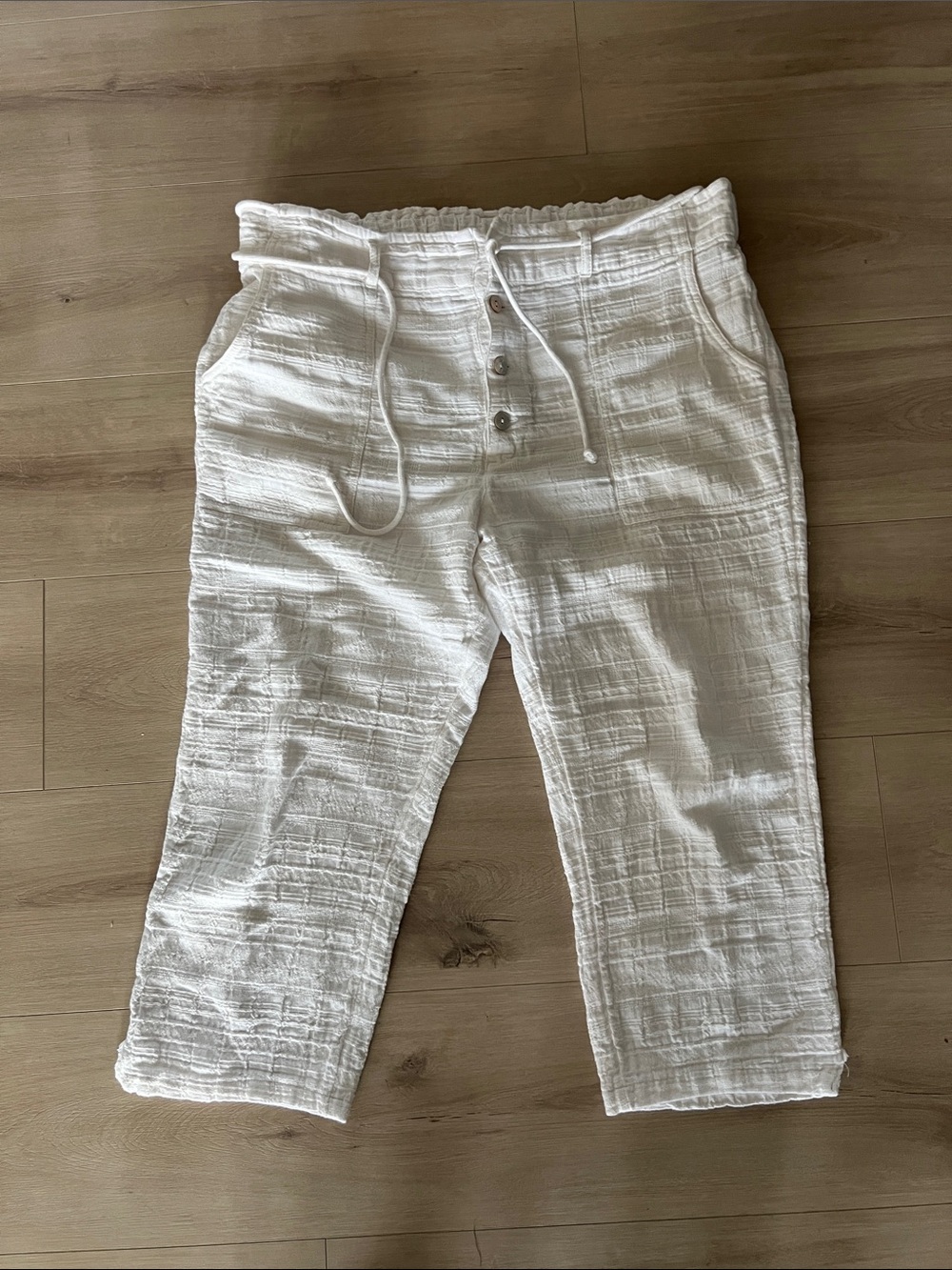 Sundance White 100% Cotton Drawstring belt capri length pants